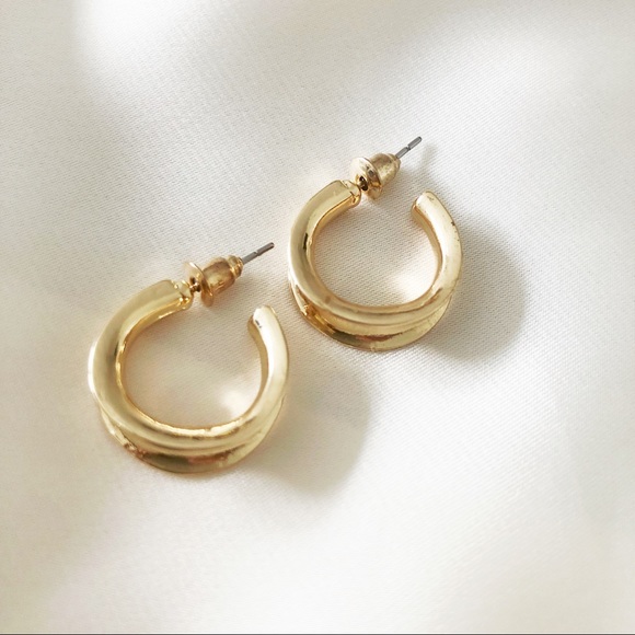 Small Hoop Earring - Picture 3 of 3